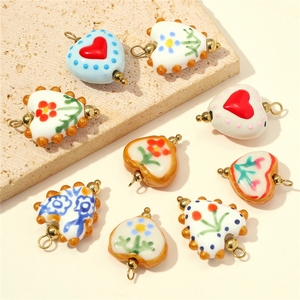 SH25 Colgantes de Corazón de Cerámica con Diseño Floral Vintage, Dijes de Porcelana con Flor y Punto, con Aro de Acero Inoxidable Dorado para Pulsera - Product Image 2