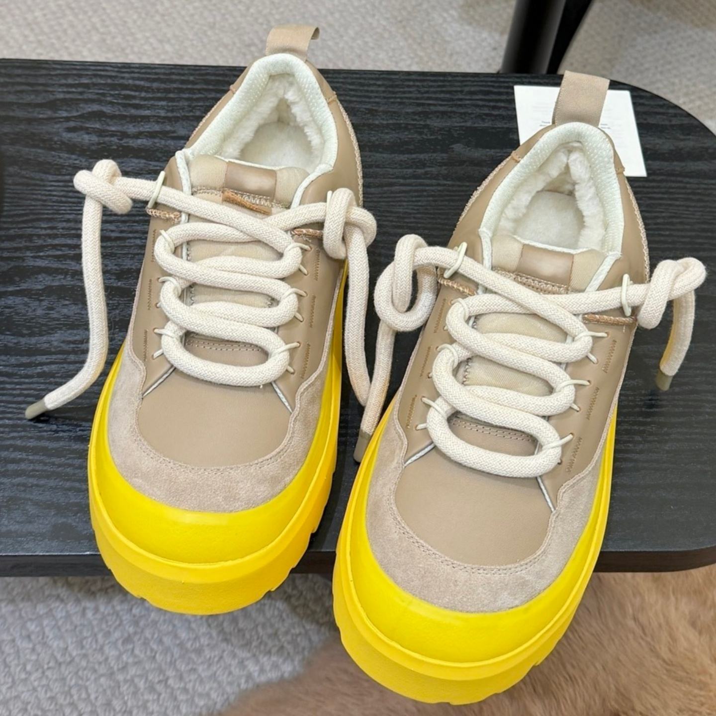 สีเหลือง