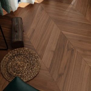 Suelo de Madera Maciza de Nogal Americano con Diseño Chevron, Parqué de Nogal en Espiga, Piso de Madera Dura - Product Image 3