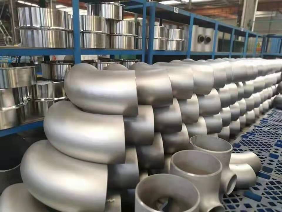 Carbon Steel Pipe Fittings Elbow Alloy Steel Plumbing Pipes and Fittings