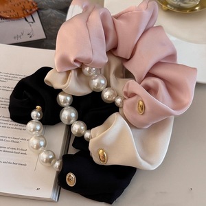 Élégant Design Couleur Unie Noir Rose Satin Tissu Perle Chouchous pour Cheveux Femme Accessoires Chouchous en Soie Satinée avec Perle - Product Image 1