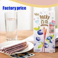 Glico Pocky, Galletas con Sabor a Crema de Fresa y Arándano, Chocolate, en Forma de Corazón, 45g, Palitos Decorados con Recubrimiento Dulce
