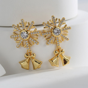 Pendientes de Aro con Forma de Copo de Nieve, Chapados en Oro, Exquisitos y Románticos, de Latón, Joyería de Lujo Ligero, Regalo de Navidad - Product Image 1