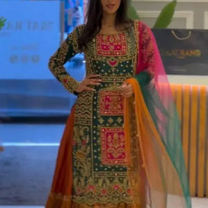 Sabya Sachi Diseñador Heavy Georgette Lehenga Choli para boda india con Chaniya Choli blanco. Diseñador indio Haldi, boda - Product Image 2