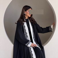 Abaya à manches longues avec bordure en dentelle, motif contrastant noir et blanc, broderie moelleuse, style kimono ouvert, Abayas musulmanes