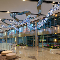 Lustre en verre artistique ondulé long, suspension personnalisée, verre bleu et blanc, installation pour hall d'hôtel, centre commercial