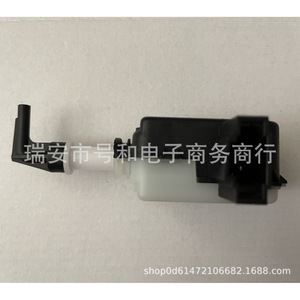 มอเตอร์ฝากระโปรงท้ายรถยนต์ Volkswagen รุ่น 18G827061 สีดำ อะไหล่ทดแทนสำหรับรถยนต์ Bora - Product Image 4