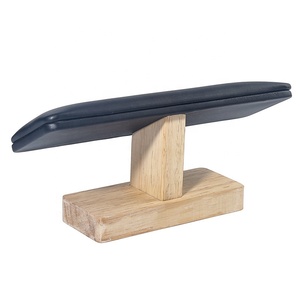 Kệ Trưng Bày Vòng Tay Đồng Hồ Trang Sức Bằng Gỗ Với Đế Gỗ Thông Và Gối Da Cho Cửa Hàng Trang Sức - Product Image 6