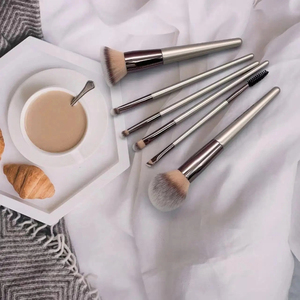 YRX Premium PBT Makeup Brushes Oem Custom Logo Makeup Brush Set Face Cream Power Foundation Brushes In Packaging - Product Image 6