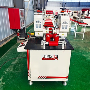 Scie à onglets automatique pour profilés PVC, aluminium et UPVC, avec moteur CNC PLC, coupe à 45 degrés et à 90 degrés, pour la fabrication de fenêtres - Product Image 4