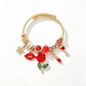 Bracciale Fanhua Jewelry Tiktok di tendenza, impermeabile, in acciaio inossidabile placcato oro, a forma di rossetto e rosa. - Product Image 6