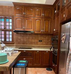 Armoires de cuisine traditionnelles de style américain, armoires de cuisine personnalisées, îlot, portes en verre, robinets, accessoires, solutions de salle à manger - Product Image 1