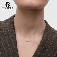 Ensemble de collier élégant et raffiné en argent sterling 925 avec une traînée de cinq zircone blanches pour femmes