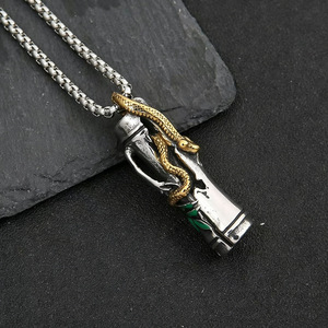 Yunnique – collier avec bouteille d'eau de style européen, pendentif serpent en alliage de zinc, bijoux rétro punk pour hommes - Product Image 2