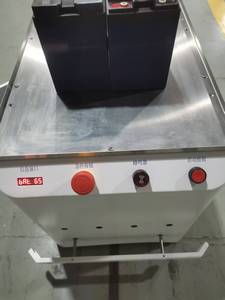 Robot AGV Cinese per Magazzino con Capacità di Carico 200kg, Design a Zaino, Navigazione Magnetica, Precisione 10mm - Product Image 2