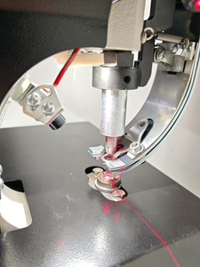 Machine à perforer les bannières à grande vitesse LD750B pour bannières flexibles/affiches/matériel publicitaire - Product Image 2