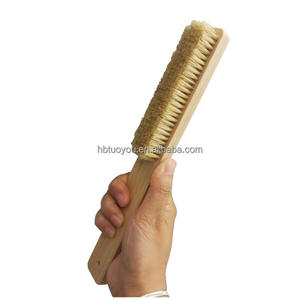 Brosse en bambou pour escalade en bois de hêtre personnalisée en gros emballée dans un sac avec logo personnalisé - Product Image 6