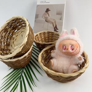 Cesta de almacenamiento de bambú Curry de estilo Cesta tejida para frutas o pan con asas Empaquetado en cartón - Product Image 1