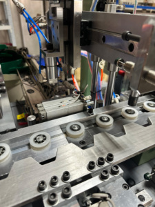 Línea de Producción de Conjuntos de Rodamientos Profundos con Dosificación de Grasa y Prueba de Ruido - Product Image 2