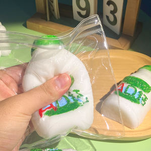 Jouet à presser nostalgique Wahaha à remontée lente, en plastique souple aromatisé au calcium, design bouteille de lait, jouet animal pour enfants Onr VN - Product Image 1