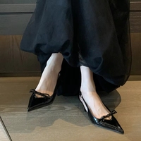 Minimalistische Damen-Slingback-Pumps mit spitzer Zehenpartie und niedrigem Absatz – Lackleder-Schuhe mit Schleifendetail für Büro und festliche Anlässe