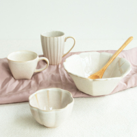 Service de vaisselle en porcelaine de style floral vintage, forme originale, pour la personnalisation de mariage