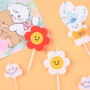 Velas <span class=keywords><strong>de</strong></span> decoración <span class=keywords><strong>de</strong></span> <span class=keywords><strong>pastel</strong></span> <span class=keywords><strong>de</strong></span> <span class=keywords><strong>cumpleaños</strong></span>, diseño único y divertido <span class=keywords><strong>de</strong></span> <span class=keywords><strong>girasol</strong></span> rojo y blanco con forma <span class=keywords><strong>de</strong></span> sonrisa, venta al por mayor - Product Image 6