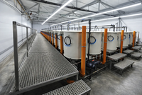 Système d'aquaculture RAS en intérieur : réservoirs en toile haute densité et filtration