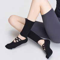 Chaussettes de yoga professionnelles à 5 doigts avec empeigne ajourée, antidérapantes à pois, avec sangle croisée, en tricot