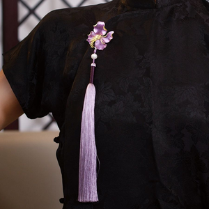Broche Fleur d'Iris Peinte à la Main, Épingle en Cuivre avec Accent Perle d'Eau Douce, Broche de Mariage Vintage en Émail pour Femme, Bijou de Luxe Léger - Product Image 3