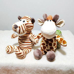 Peluche di animali della foresta (tigre, <span class=keywords><strong>cervo</strong></span>) per il commercio estero, piccole bambole per bambini da 8 pollici, in cotone PP, figurine per macchine a griffa e stand - Product Image 1