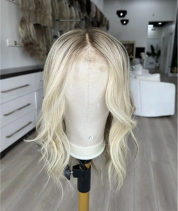 Topper en dentelle HD fine et plate, couleur blond doré clair, en cheveux humains vierges <span class=keywords><strong>de</strong></span> bonne qualité, avec trames fermées en dentelle frontale, pour femmes souffrant <span class=keywords><strong>de</strong></span> perte <span class=keywords><strong>de</strong></span> cheveux - Product Image 1