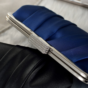 Sac à bandoulière plissé en satin écologique en cuir véritable pour femme, petit sac de soirée carré élégant pour le dropshipping - Product Image 5