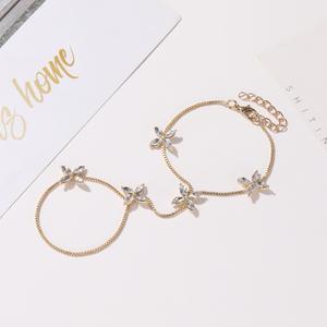 2013 moda mujeres niñas arnés <span class=keywords><strong>de</strong></span> mano hermosa cadena <span class=keywords><strong>de</strong></span> <span class=keywords><strong>oro</strong></span> cristal flor esclavo pulsera anillo Aleación <span class=keywords><strong>de</strong></span> moda <span class=keywords><strong>para</strong></span> regalo <span class=keywords><strong>de</strong></span> boda - Product Image 3