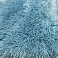 Fausse fourrure de mouton bouclée personnalisée bleu longue pile à la mode 100% polyester fausse fourrure de lama tissu pour vêtements