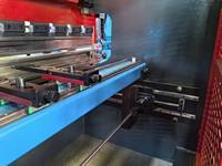Mesin Tekan CNC Tugas Berat untuk Pelengkungan Plat Baja dan Profil Logam