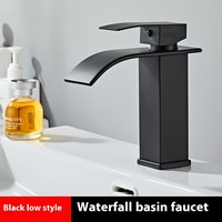 Lavabo à cascade chaude et froide avec table de toilette à poignée unique dans un style moderne