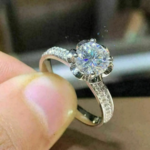 Anello Classico con Bordo in Pizzo per Donne, Fede Nuziale Lucida, Regalo di Anniversario, Accessorio Gioiello - Product Image 1