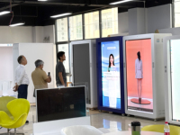 Armoire holographique verticale Holobox à taux de rafraîchissement élevé, écran tactile 10 points, boîte d'affichage transparente pour utilisation en hall d'entrée