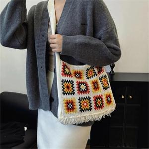 Bolso Hobo Bohemio Floral Cuadrado de Ganchillo Tejido con Bordado, Bolso de Hombro Vintage con Borlas para Mujer, Bolso de Punto para Uso Diario Otoño Invierno - Product Image 3
