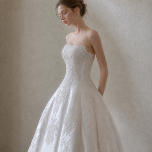 Abito da sposa stile Hepburn con fiocco, senza spalline, con perline, in tulle e applicazioni in pizzo, strascico a cappella, lunghezza a terra, silhouette a sirena/tromba - Product Image 5