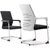 Chaise de bureau visiteur professionnelle ergonomique avec dossier en maille, accoudoirs rembourrés et base chromée – Vente en gros