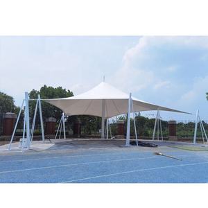 Structure de membrane tendue en PVC/PVDF personnalisée pour tente extérieure et protection solaire paysagère - Product Image 1