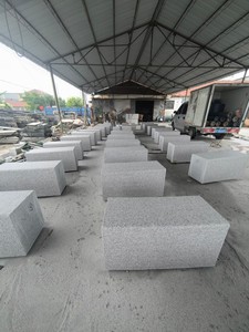 Bancos de piedra de granito pulido de granito irregular G303 para diseño de paisaje adecuado para jardines, parques y patios - Product Image 2