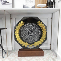 Plaque musulmane en cristal avec impression blanche 99 noms d'Allah avec feuille de métal doré Catégorie de produit Autres MH-G0492 de modèle d'artisanat en cristal