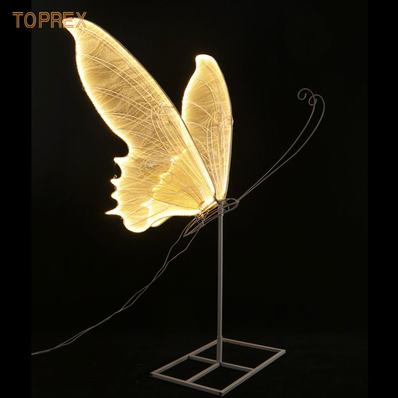 Mariposa de Hadas Blanco Cálido