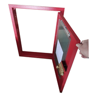 Armoire de lutte contre l'incendie avec porte de sortie verticale et cadre encastré, sortie de câblage sec encastrée, architrave et porte