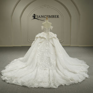 Vestido de Novia Moderno GT26024 con Encaje Largo, Apliques de Cristal, Escote Corazón Tradicional, Plumas Florales y Cola de Capilla, Largo hasta el Suelo - Product Image 4