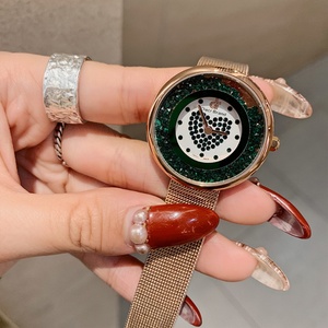 Nouvelles montres pour femmes, montres à quartz tendance et élégantes pour femmes avec cadrans en cristal de sable fluide et bracelets en chaîne maillée - Product Image 3