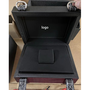 Boîte à montre rectangulaire en similicuir noir avec plateau amovible et fermeture à boucle - Product Image 6